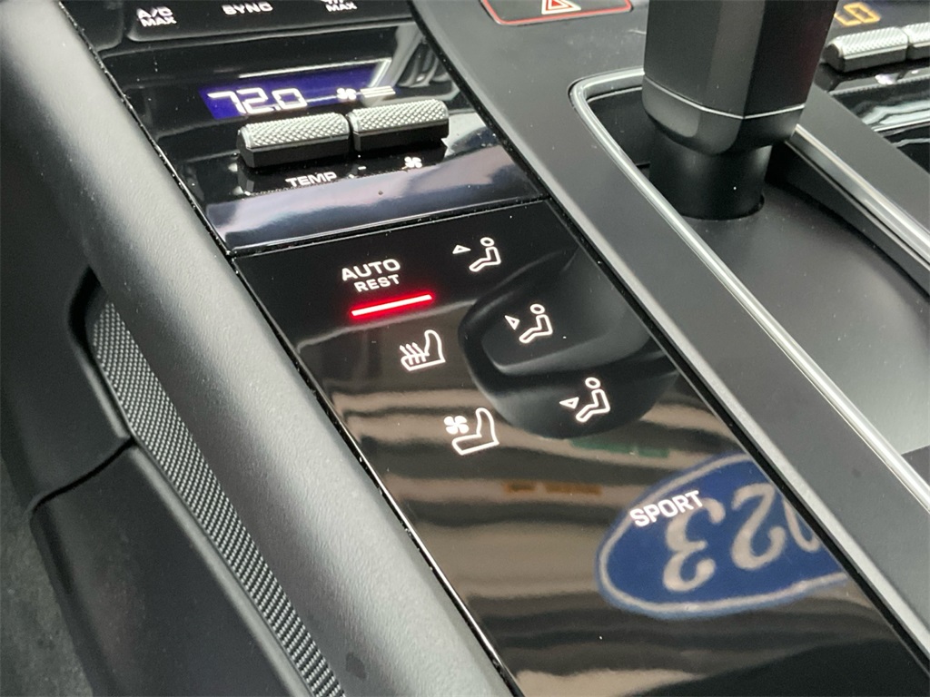 2023 Porsche Macan Base photo 23