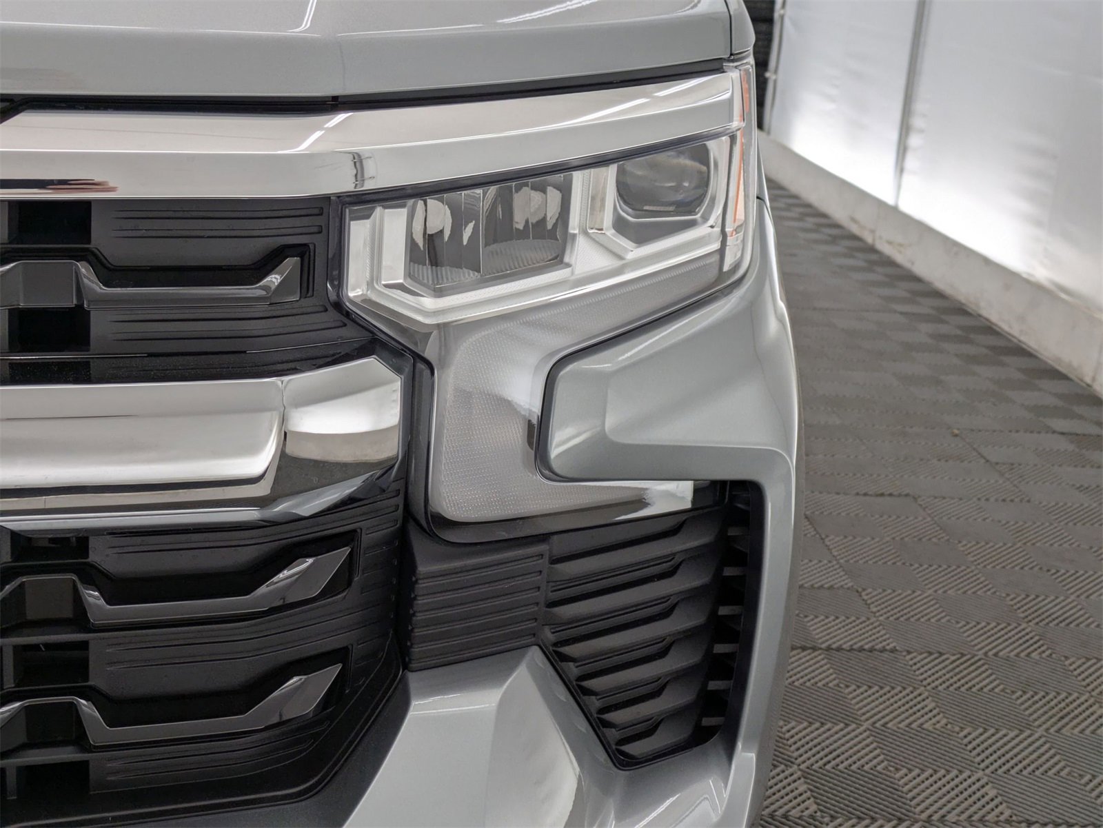 2025 Chevrolet Silverado 1500 LT photo 9