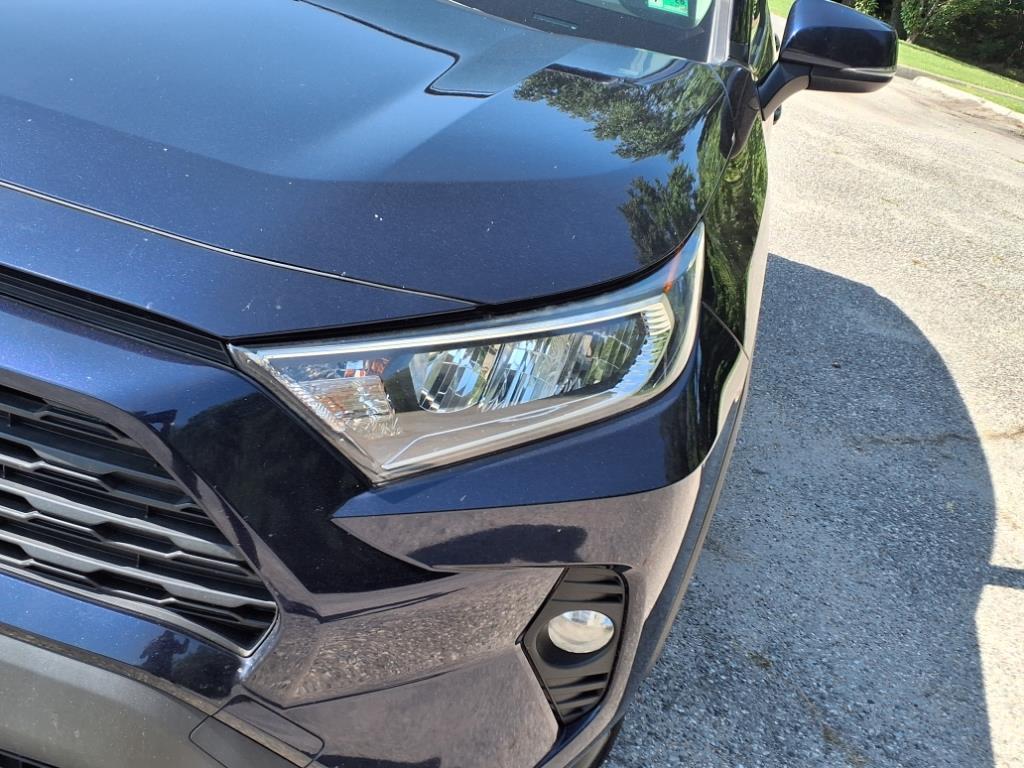 2019 Toyota RAV4 XLE photo 3