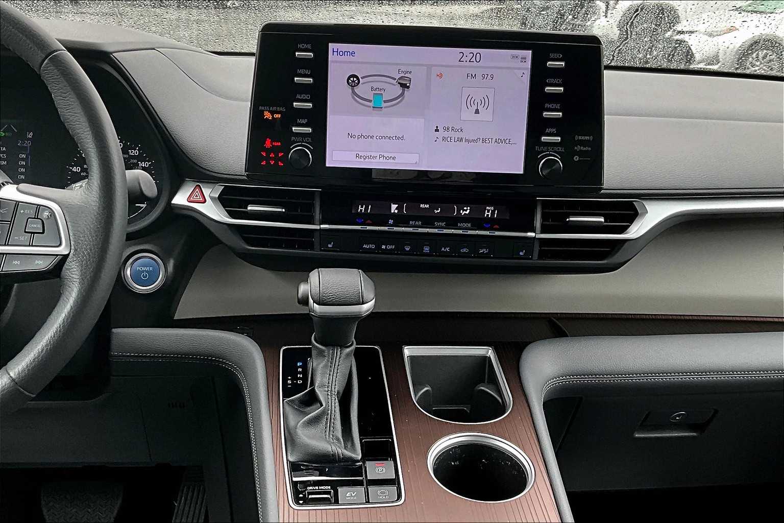 2024 Toyota Sienna XLE photo 6