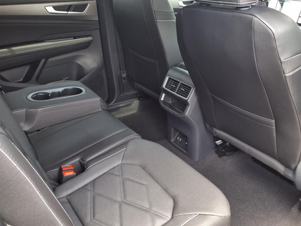 2025 Volkswagen Atlas Cross Sport SE Technology photo 16