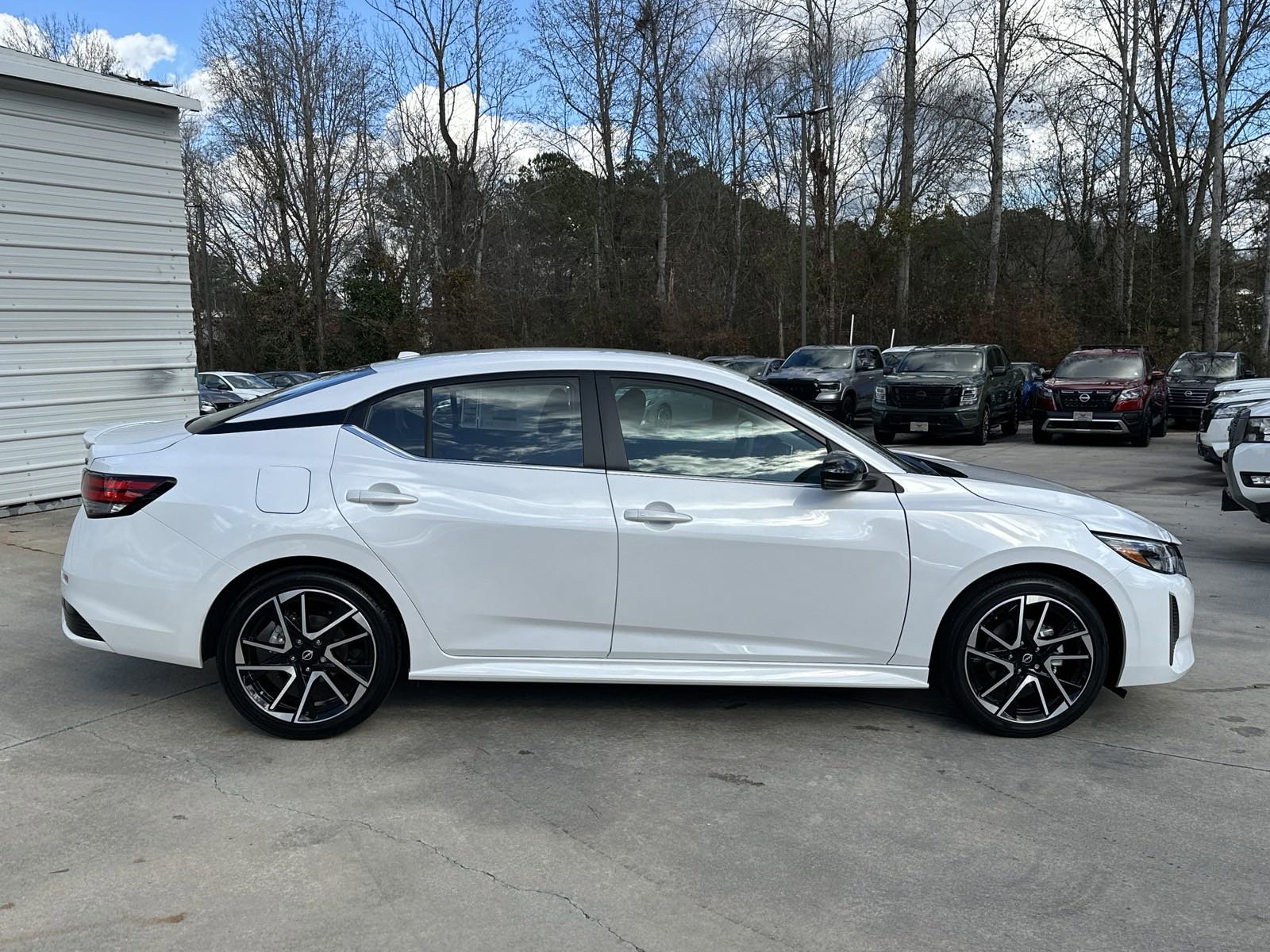2025 Nissan Sentra SR photo 8