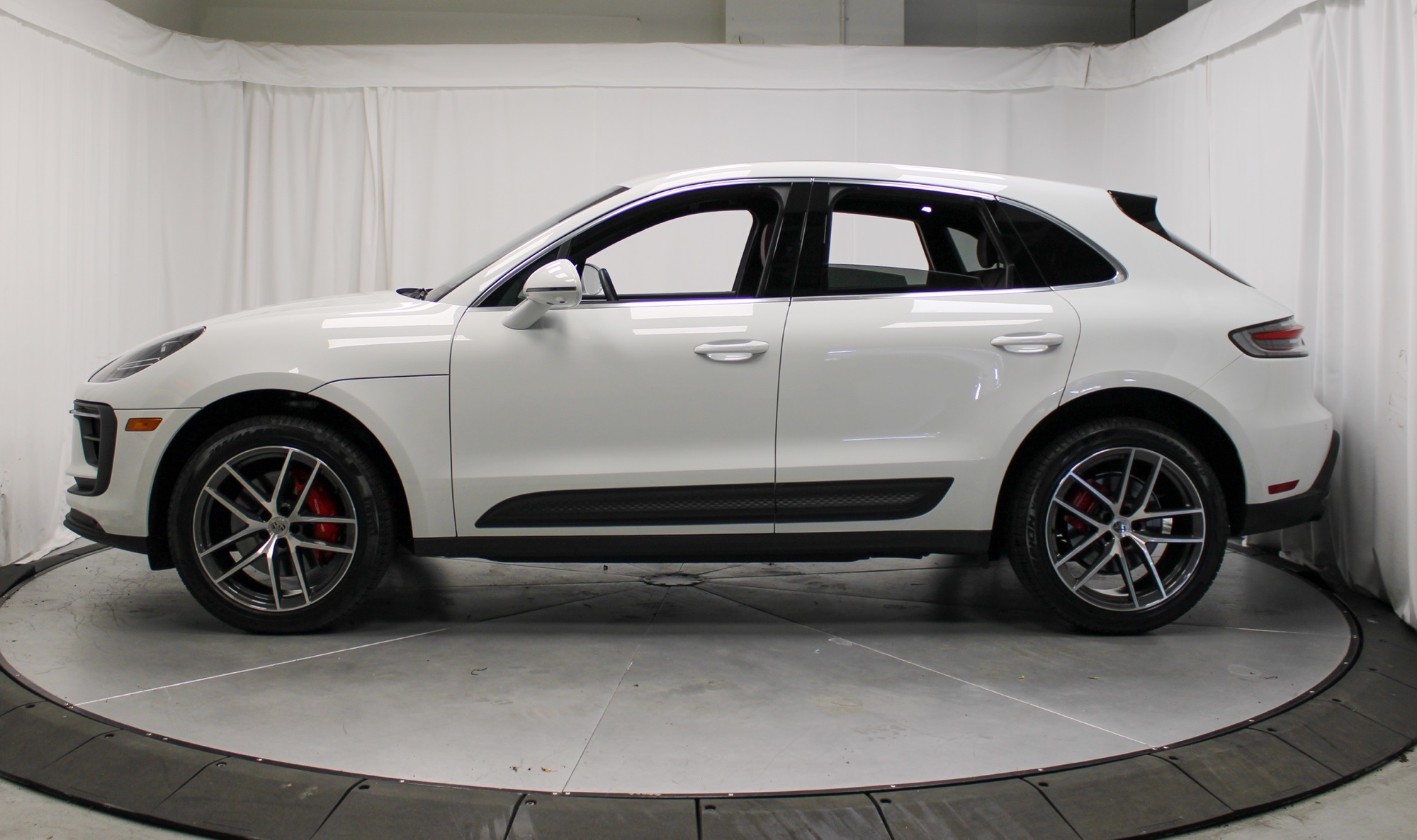2023 Porsche Macan S photo 2