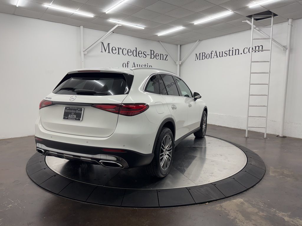 2026 Mercedes Benz GLC 300 photo 4