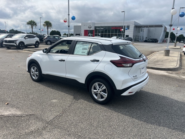2025 Nissan Kicks Play S photo 2