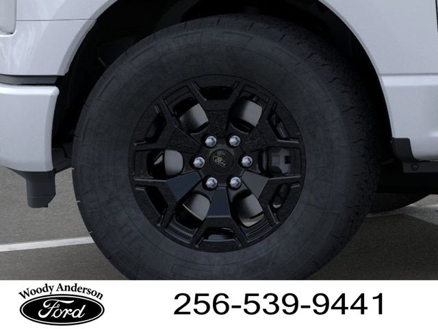 2025 Ford F-150 Lightning XLT photo 18