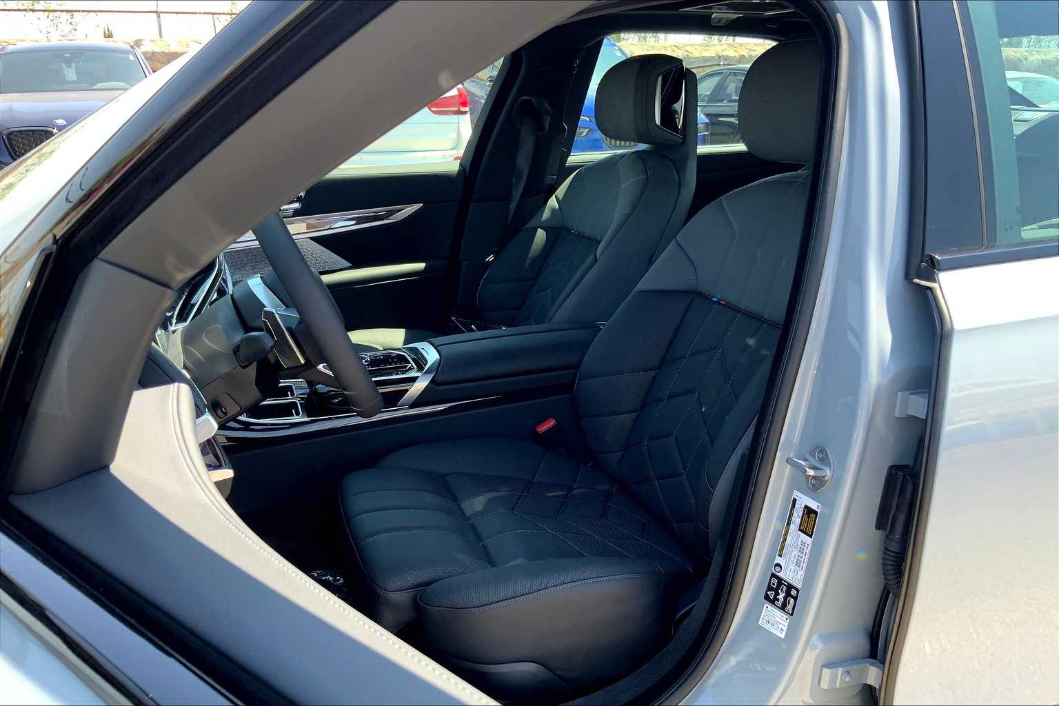 2025 Bmw 760i 760i xDrive photo 9