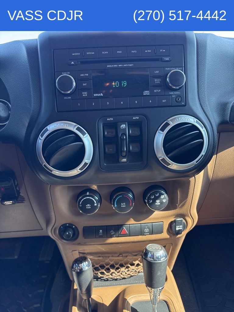 2014 Jeep Wrangler Unlimited Rubicon photo 19