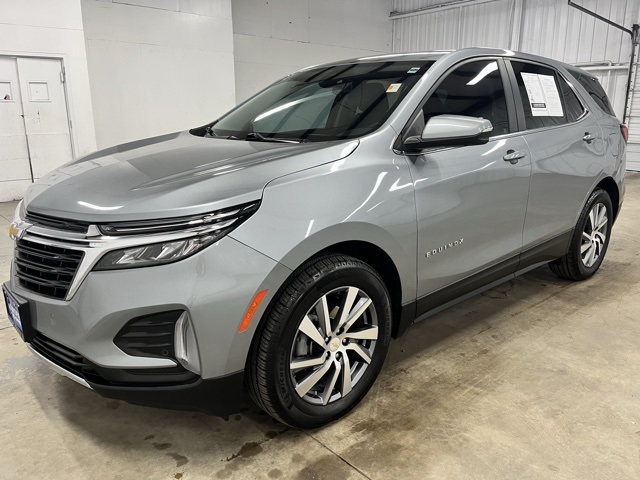 2024 Chevrolet Equinox LT photo 3