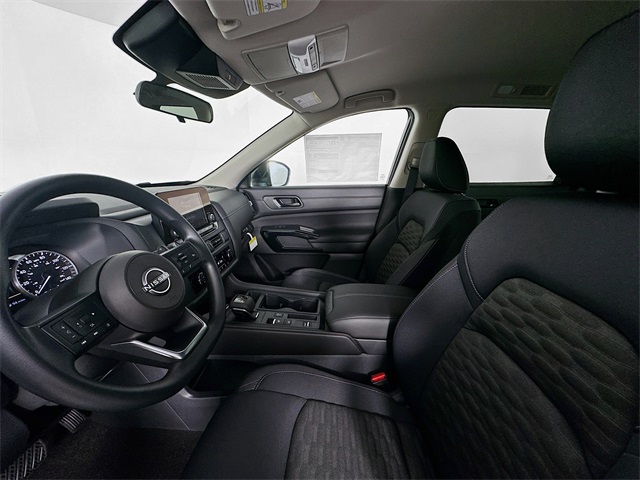 2025 Nissan Pathfinder S photo 18