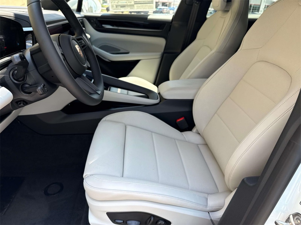 2025 Porsche Macan Electric photo 11