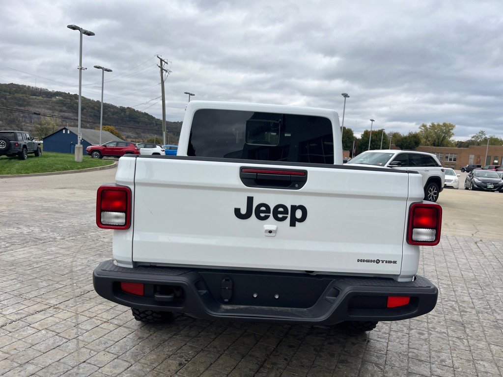 2025 Jeep Gladiator Sport photo 4