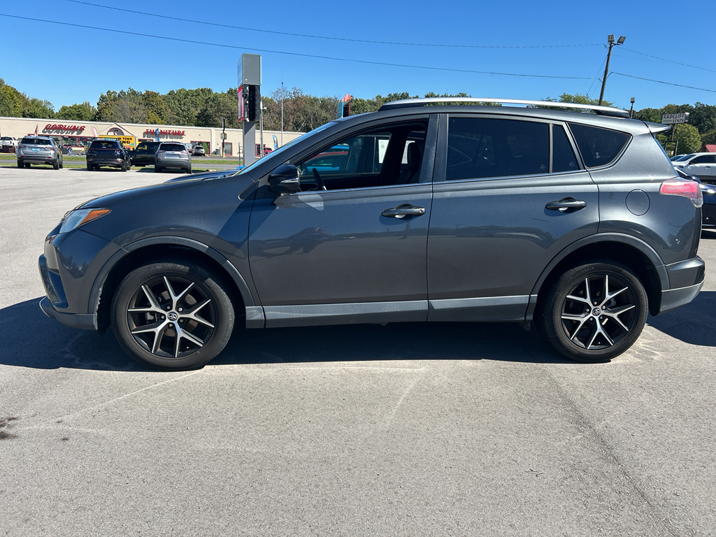 2016 Toyota RAV4 SE photo 2