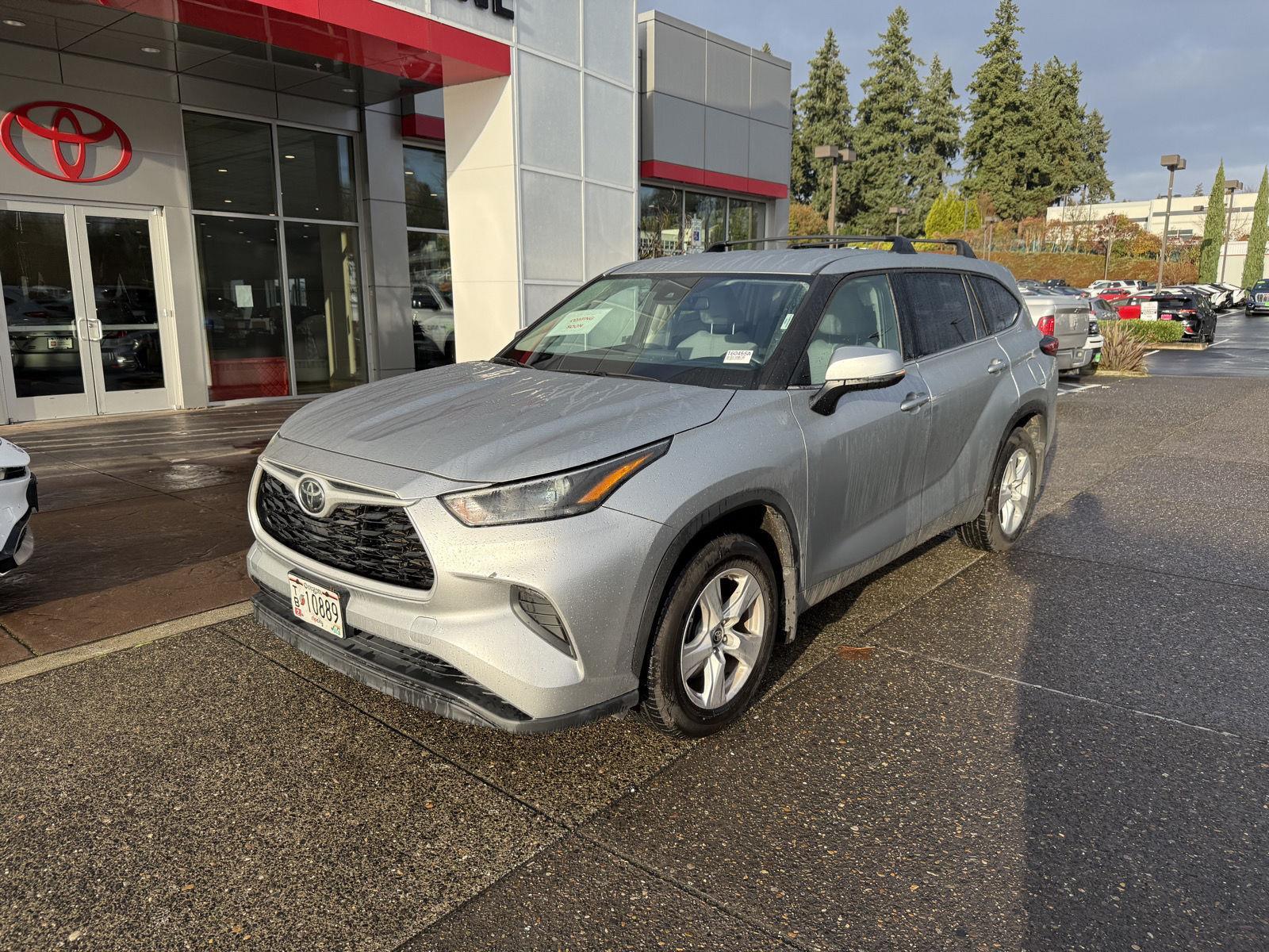 2022 Toyota Highlander L photo 2