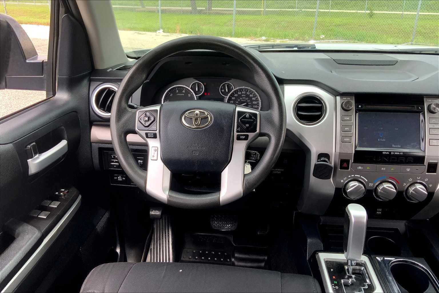 2017 Toyota Tundra SR5 photo 5