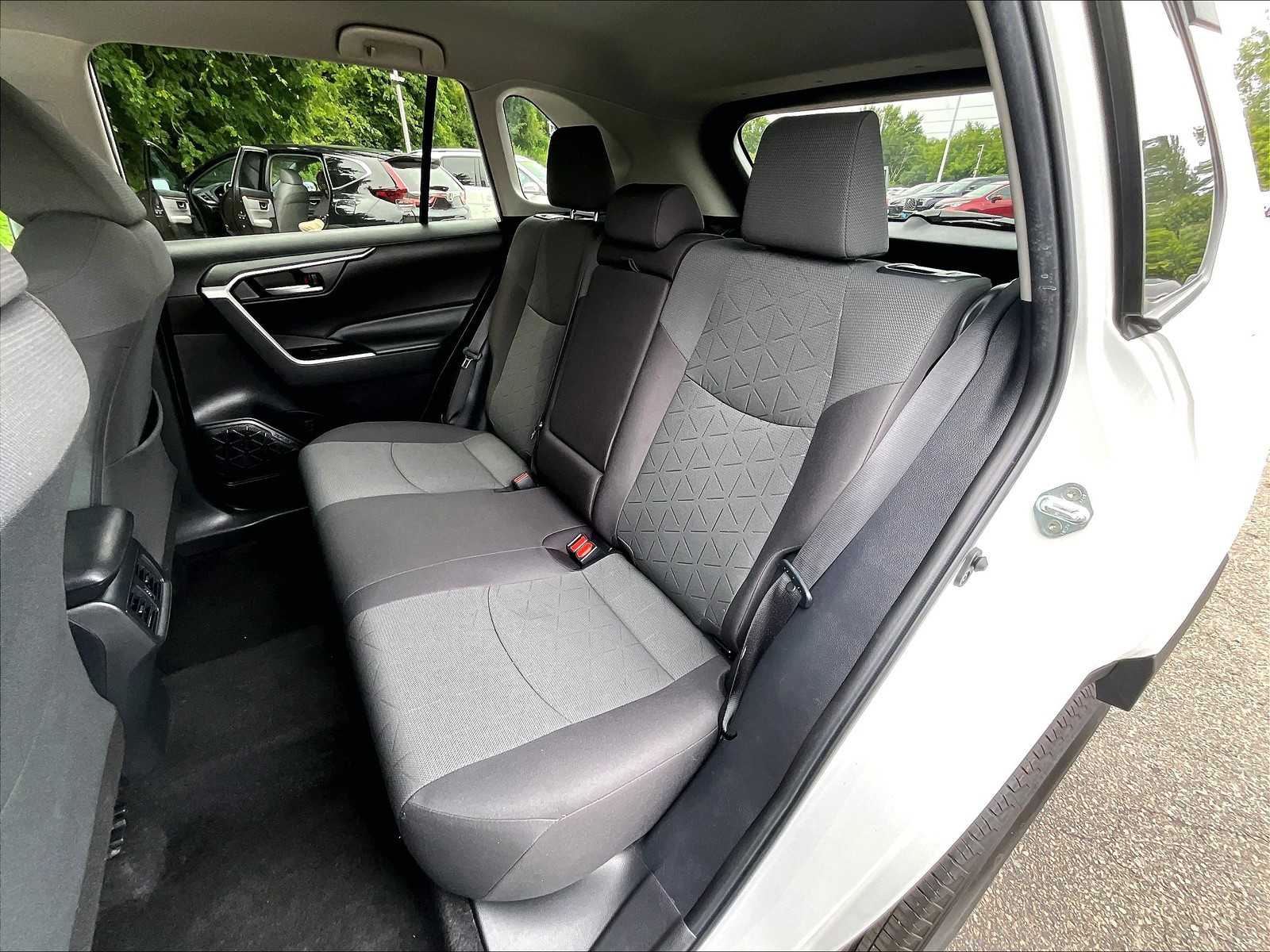 2023 Toyota RAV4 XLE photo 29