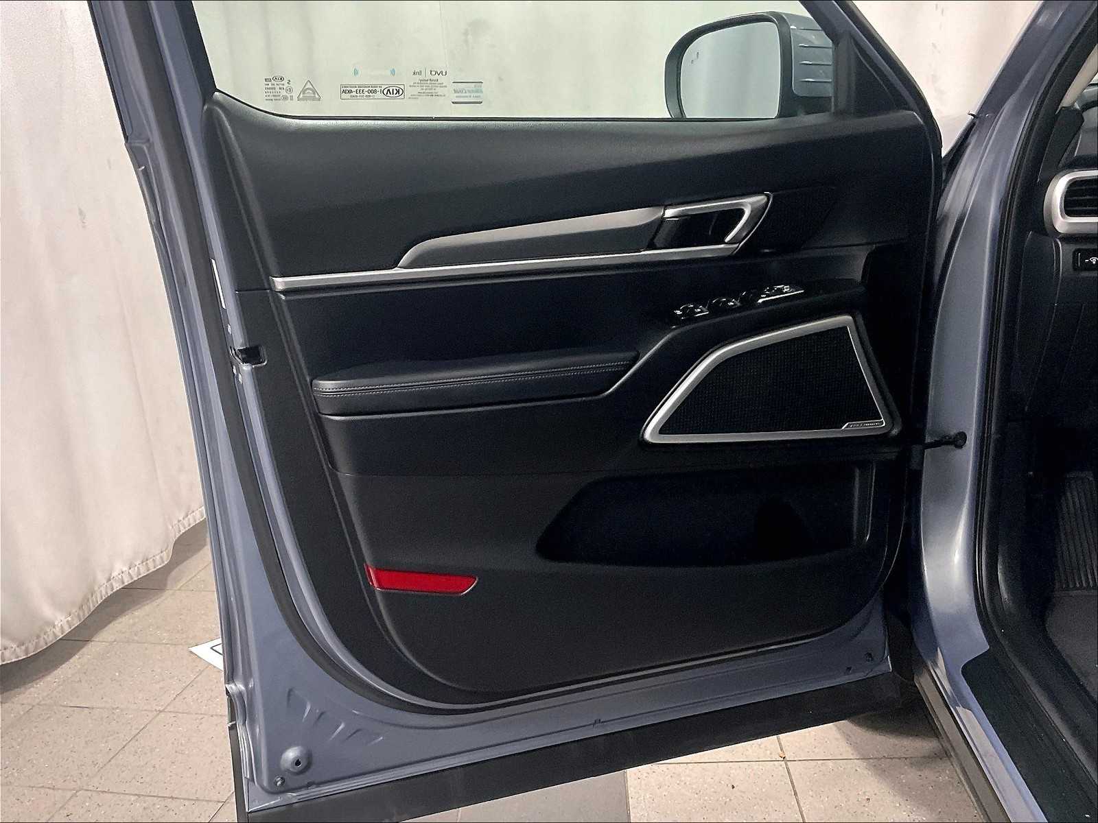 2020 Kia Telluride LX photo 9