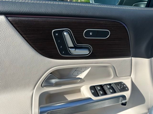 2025 Mercedes Benz GLB 250 4MATIC photo 9