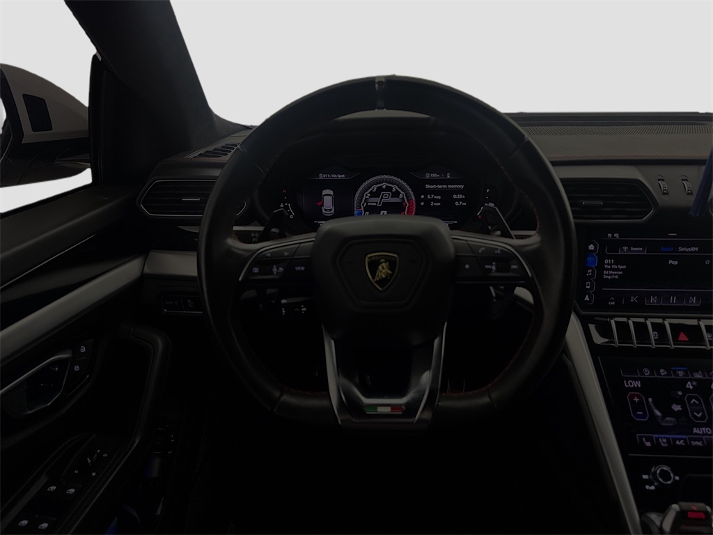2019 Lamborghini Urus photo 23