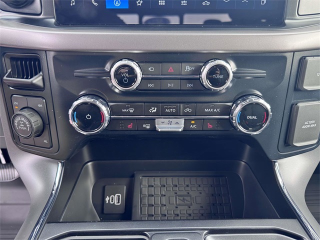 2025 Ford F-150 XLT photo 13