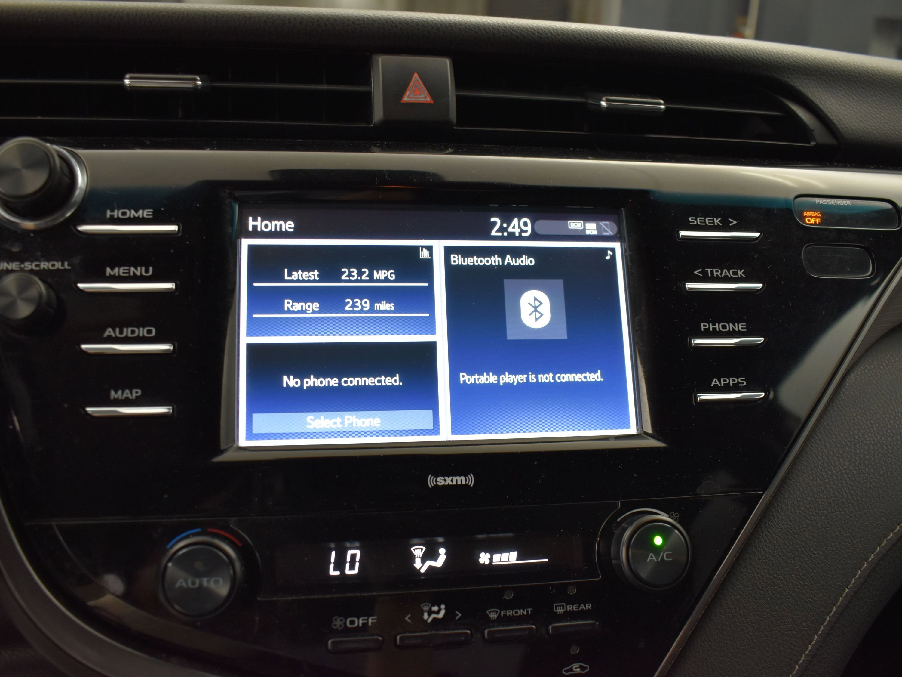 2020 Toyota Camry SE photo 12