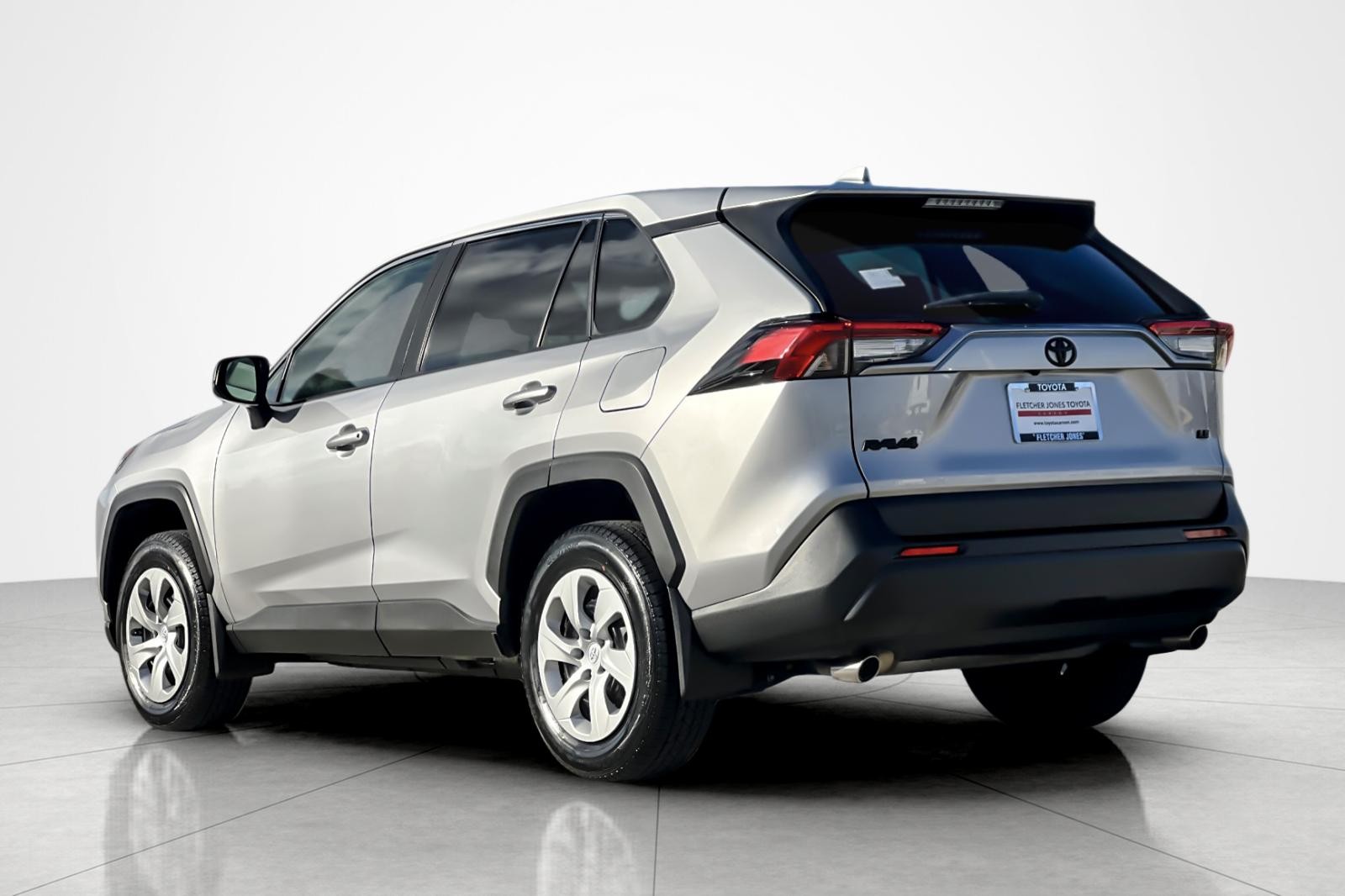 2022 Toyota RAV4 LE photo 3
