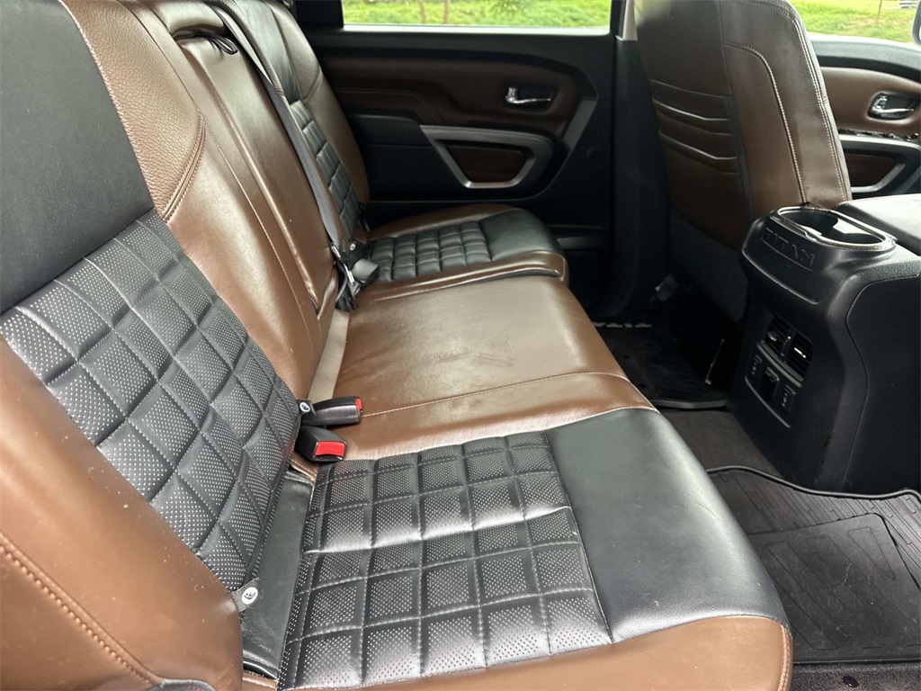 2017 Nissan Titan Platinum Reserve photo 13