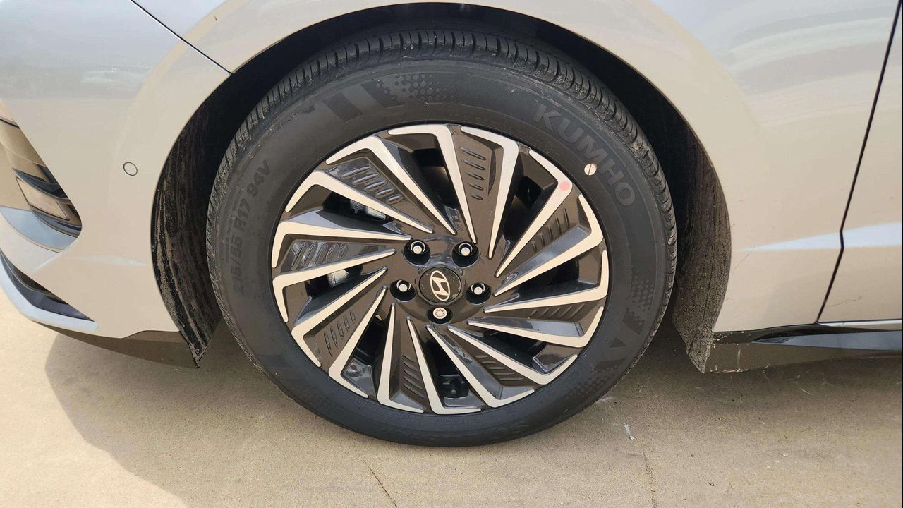 2025 Hyundai Sonata Hybrid Limited photo 22