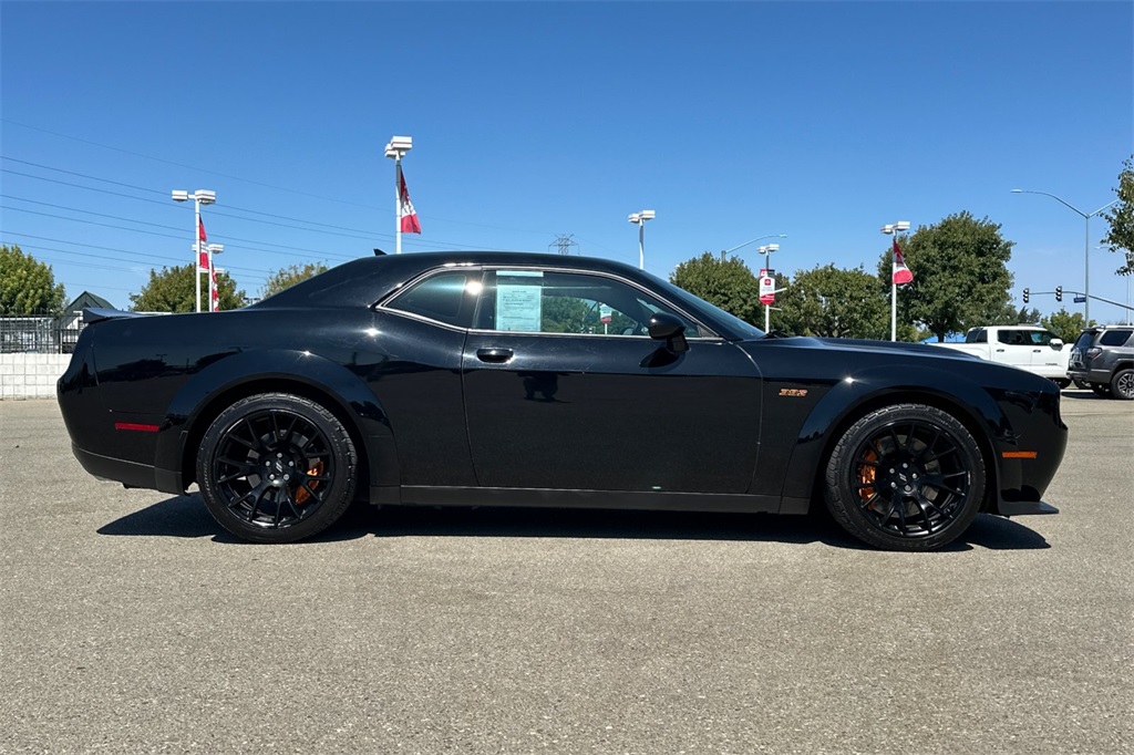 2022 Dodge Challenger R/T Scat Pack Widebody photo 2