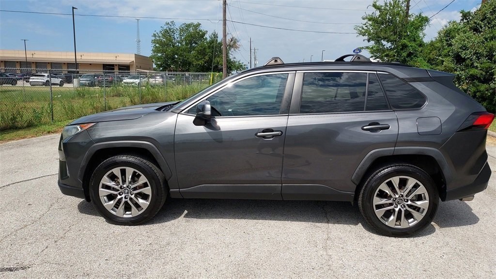 2019 Toyota RAV4 XLE Premium photo 5