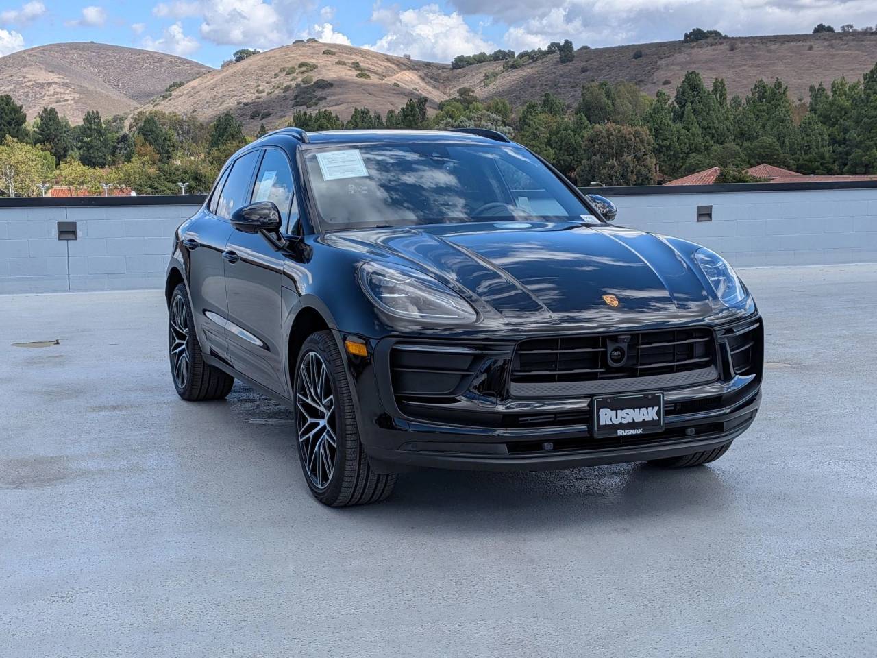 2025 Porsche Macan Base photo 7