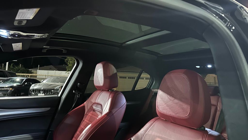 2022 Alfa Romeo Stelvio Ti photo 6