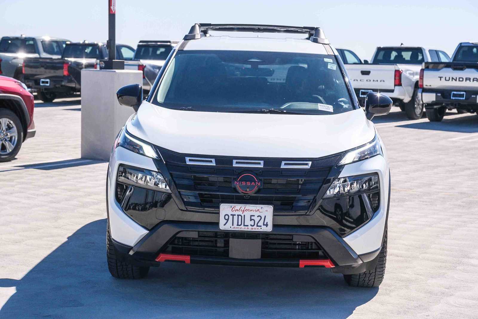 2025 Nissan Rogue SV photo 2