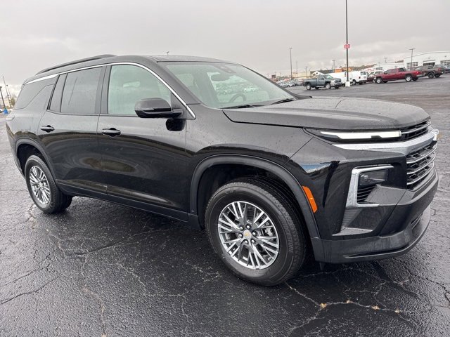 2025 Chevrolet Traverse photo 3