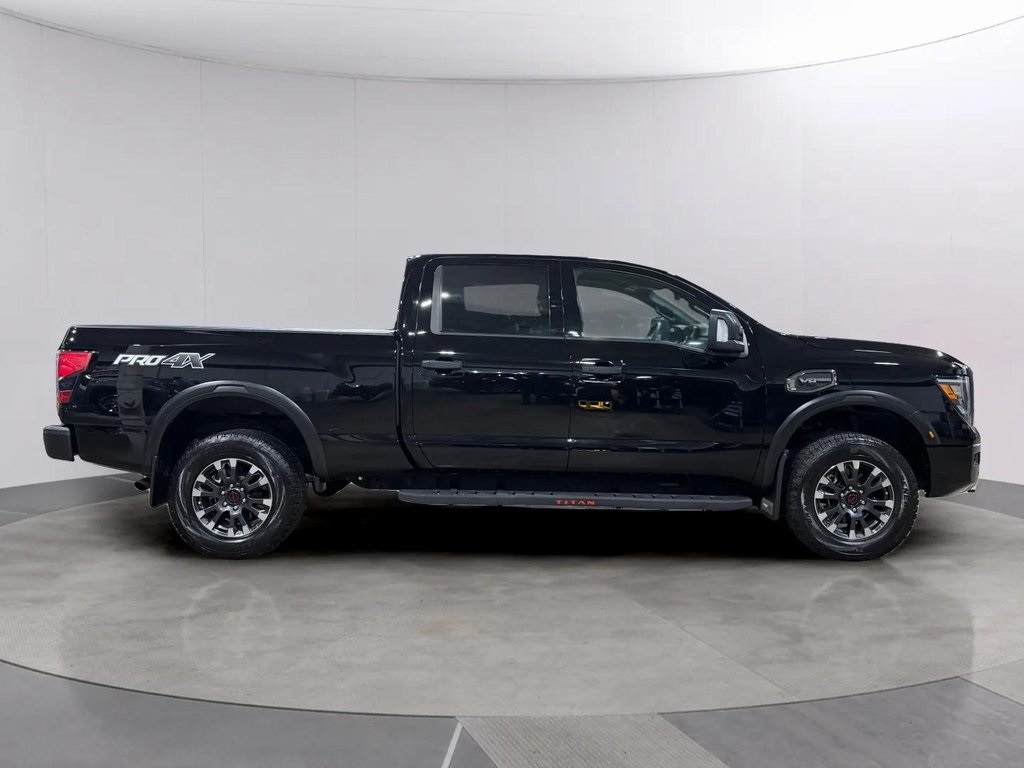 2024 Nissan Titan Crew Cab photo 3