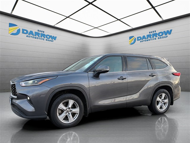 2021 Toyota Highlander LE's photo