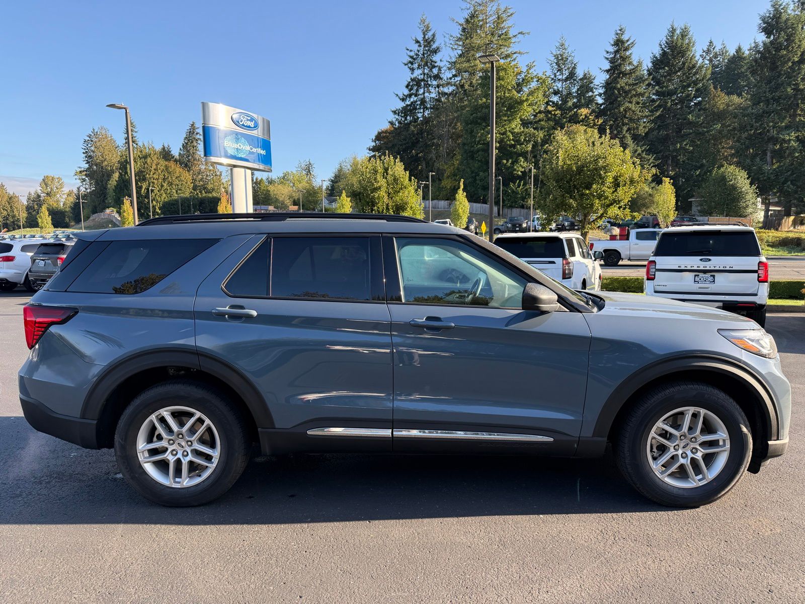 2025 Ford Explorer photo 4