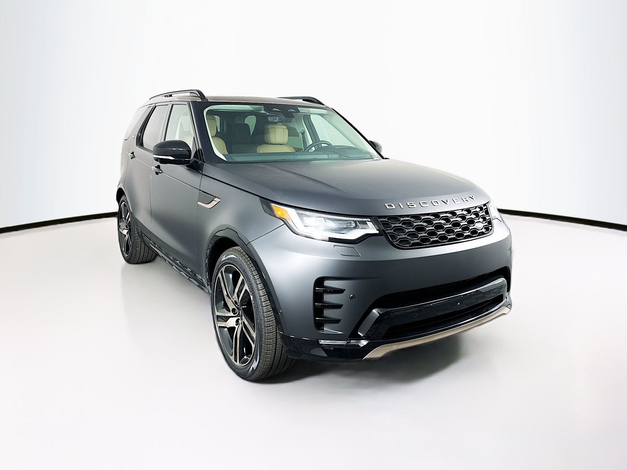 2026 Land Rover Discovery photo 2