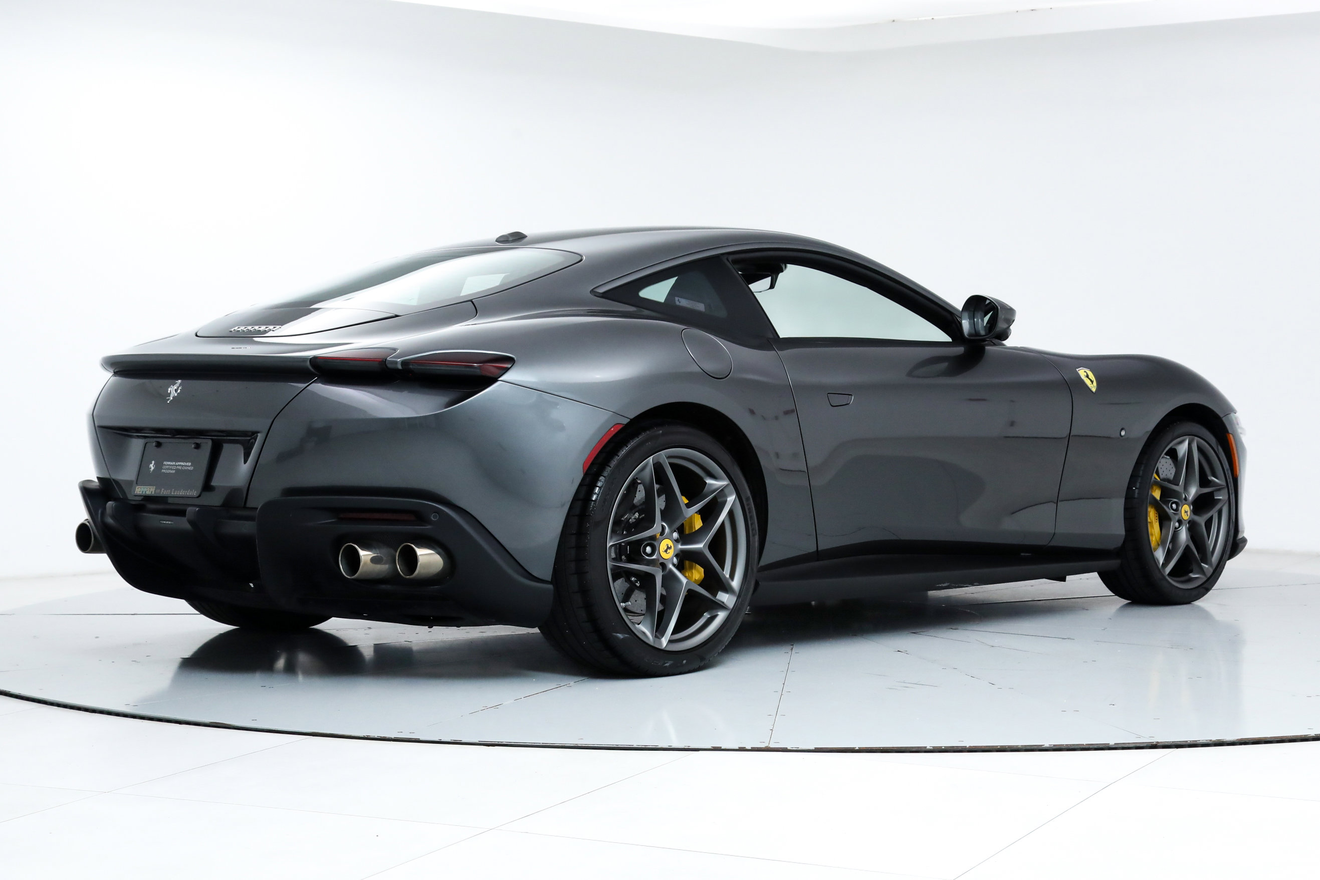 2021 Ferrari Roma photo 3