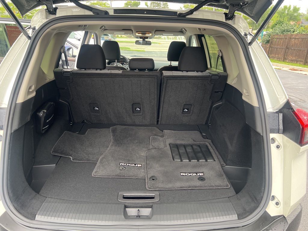 2023 Nissan Rogue SV photo 10