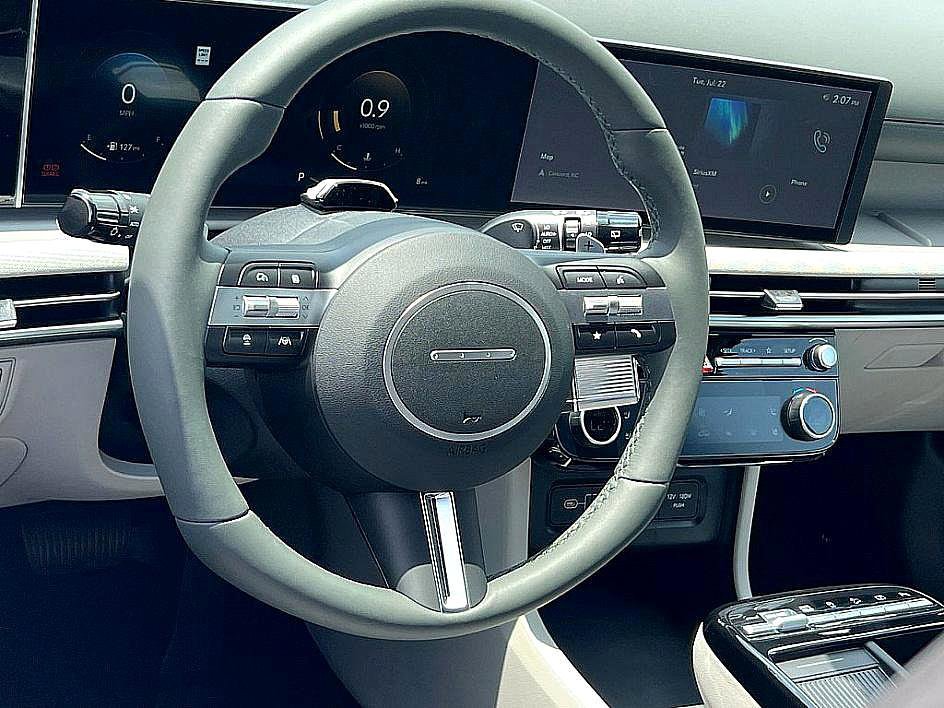 2025 Hyundai Tucson Limited photo 6
