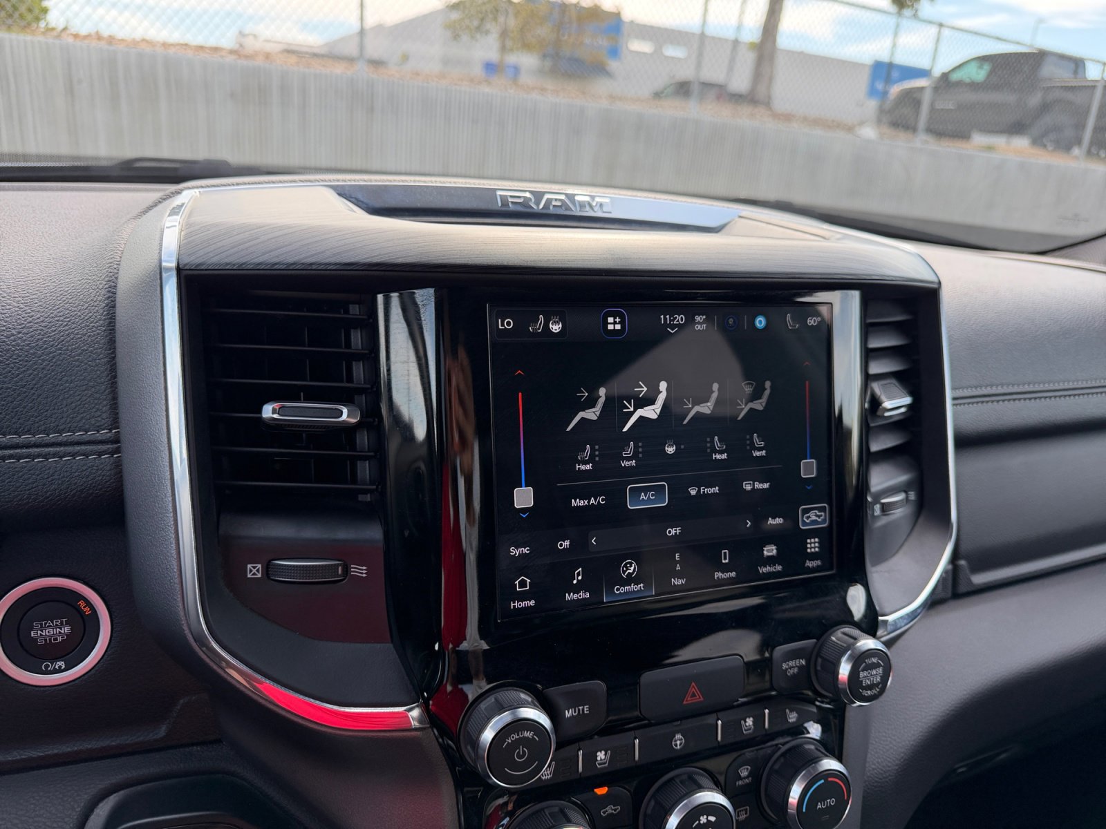 2024 Ram 1500 Laramie photo 16