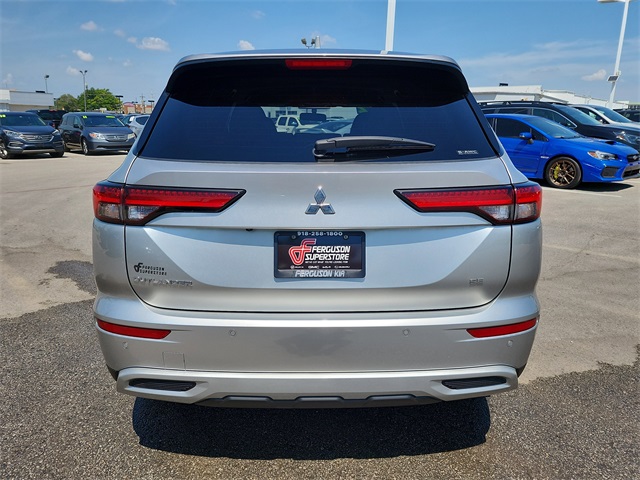 2022 Mitsubishi Outlander SE photo 3
