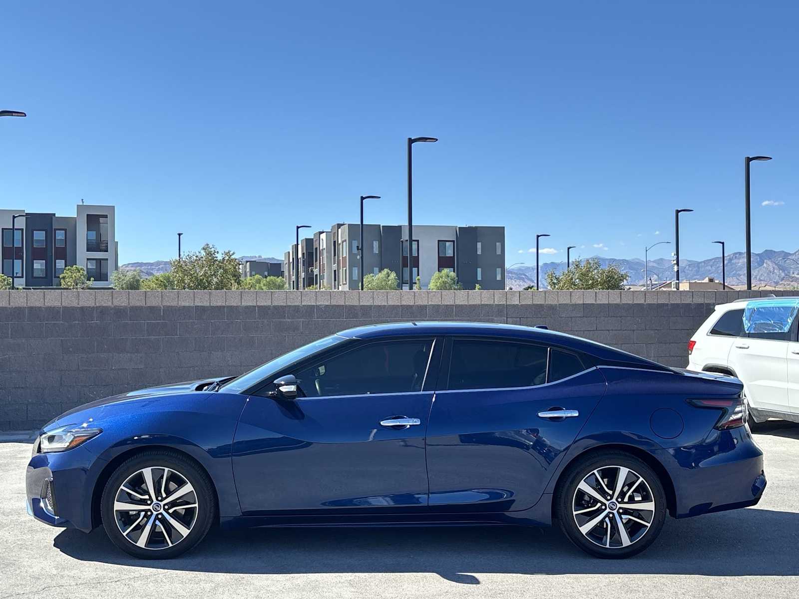 2020 Nissan Maxima SV photo 6