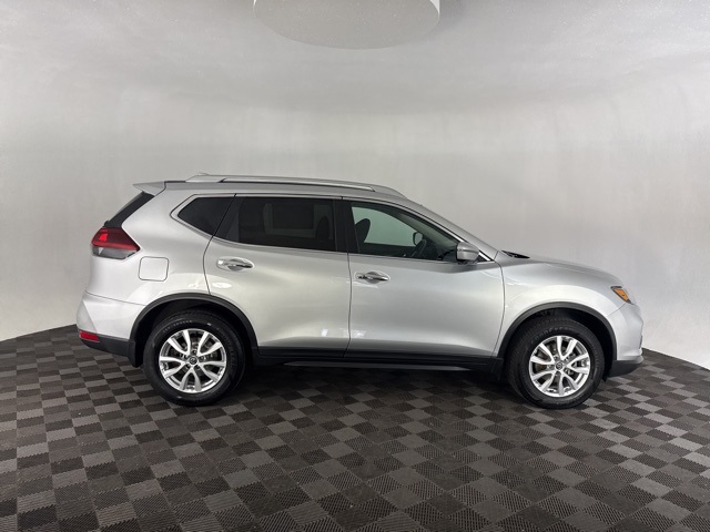 2018 Nissan Rogue SV photo 4