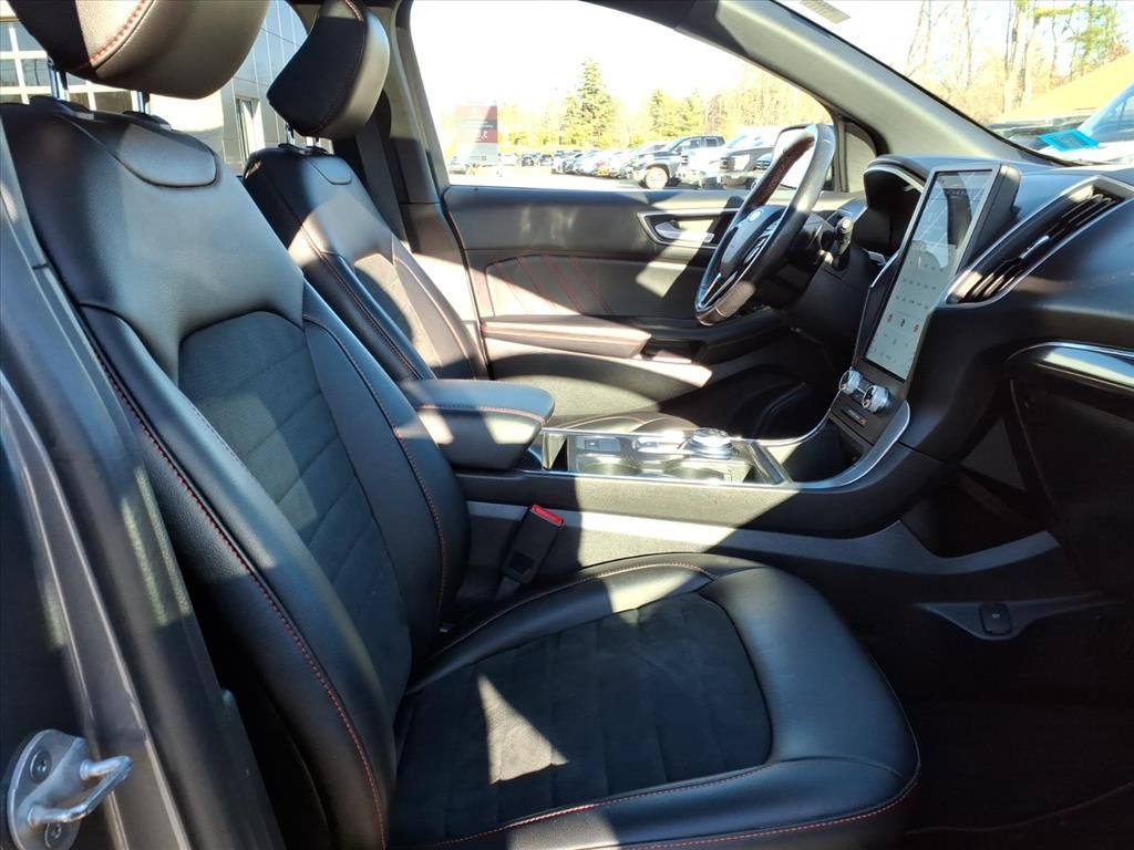 2021 Ford Edge ST photo 2
