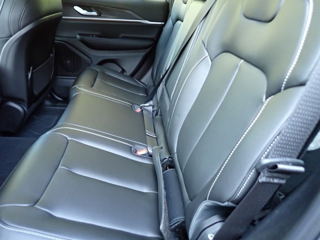 2025 Jeep Grand Cherokee Limited photo 11