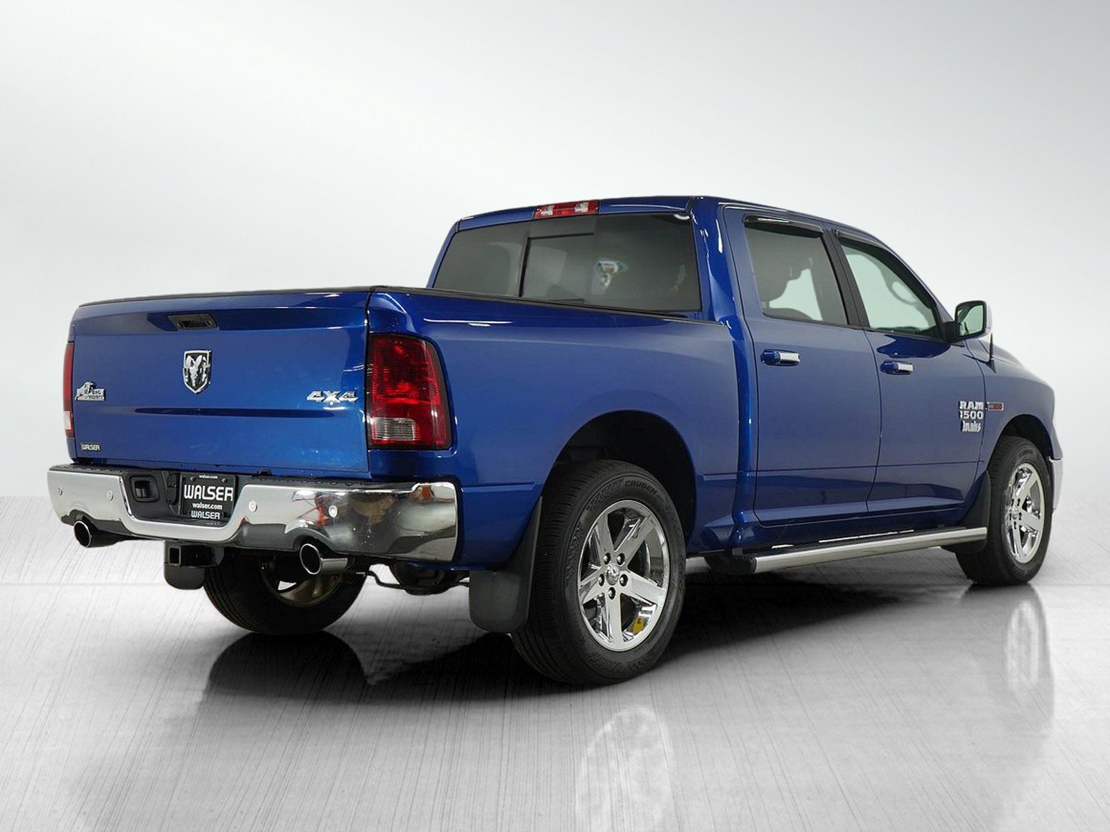2017 Ram 1500 SLT photo 4