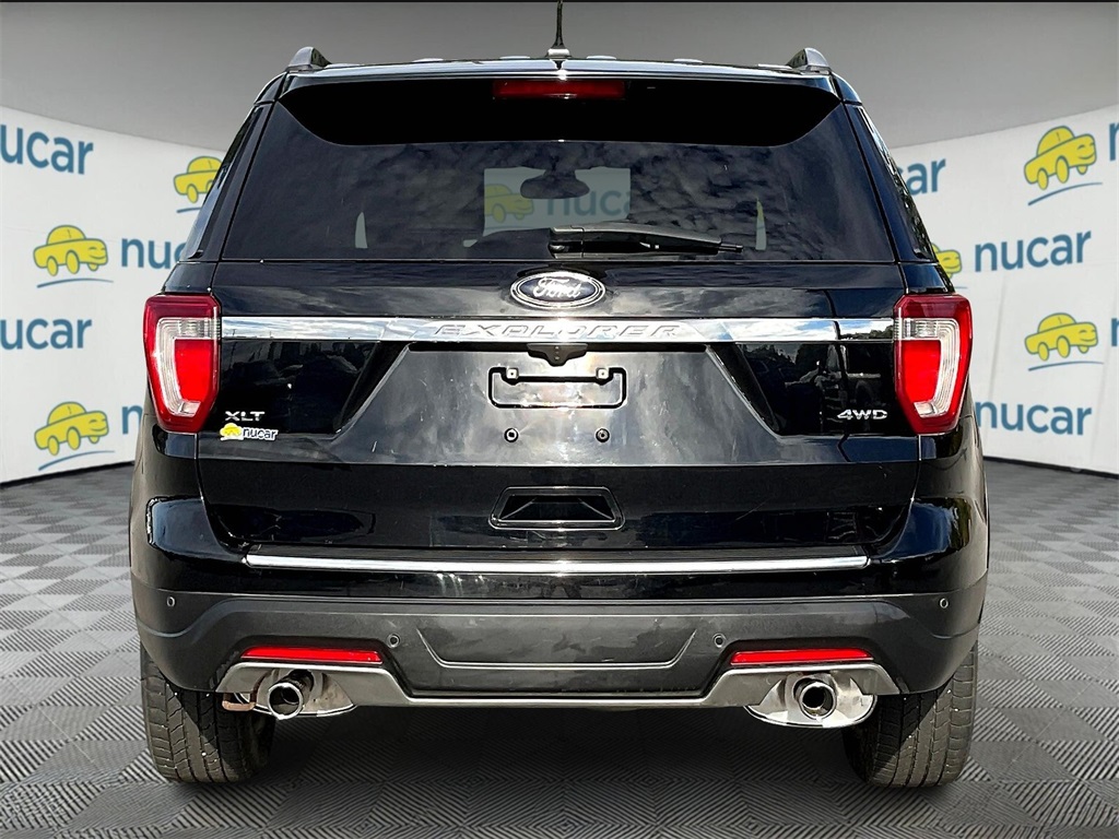 2018 Ford Explorer XLT photo 5