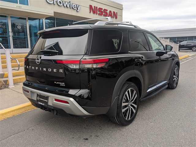 2023 Nissan Pathfinder Platinum photo 3